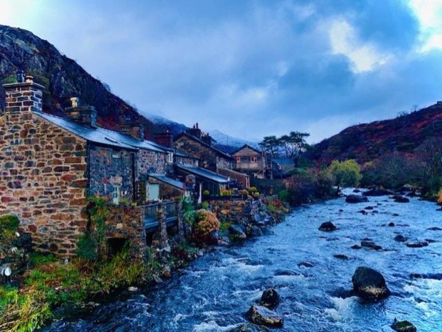 Tyn Y Simdde - Secluded Mountain Stay - Stunning Views Of Eryri ドルゲラウ エクステリア 写真